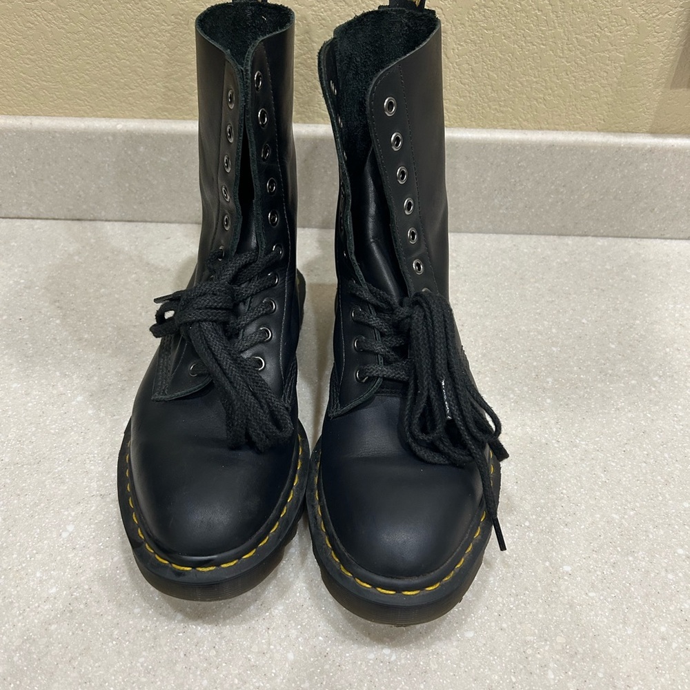 Dr Martens Men’s Boots Size 8 UK           made in England